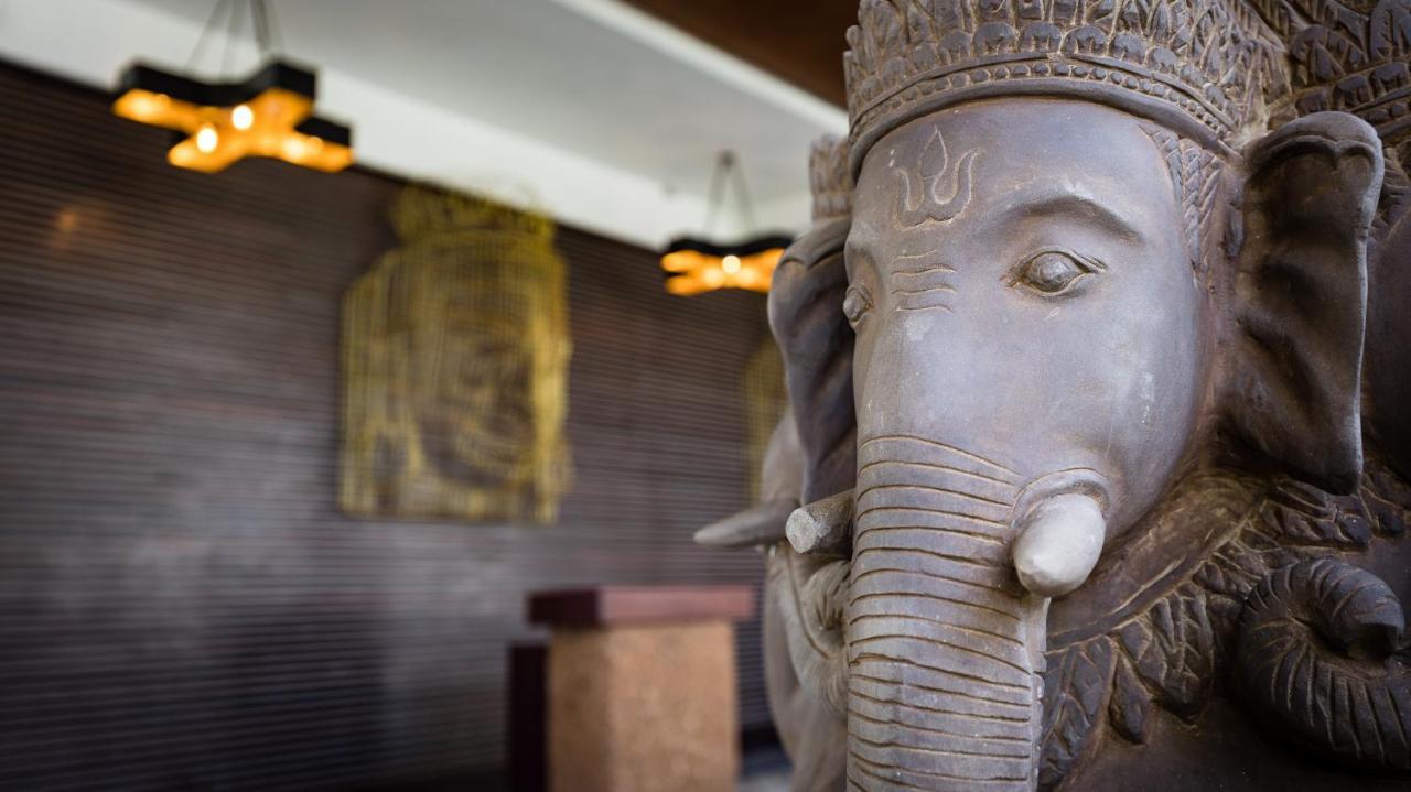 Shintana Saya La Maison Siem Reap Exterior photo A statue of Ganesha at the hotel