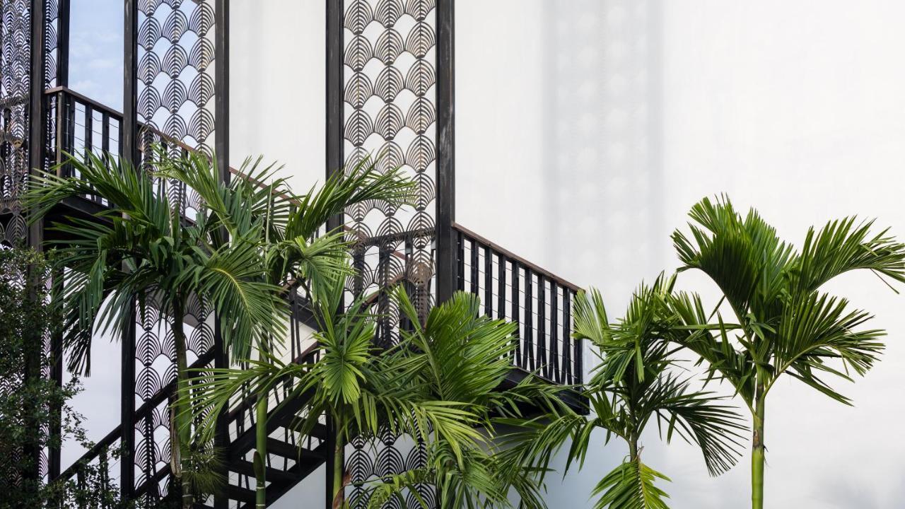 Shintana Saya La Maison Siem Reap Exterior photo The staircase