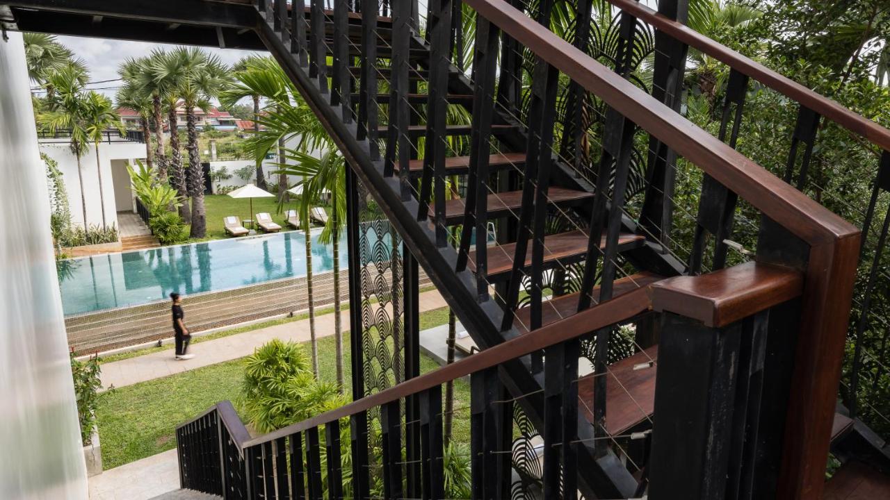 Shintana Saya La Maison Siem Reap Exterior photo A spiral staircase