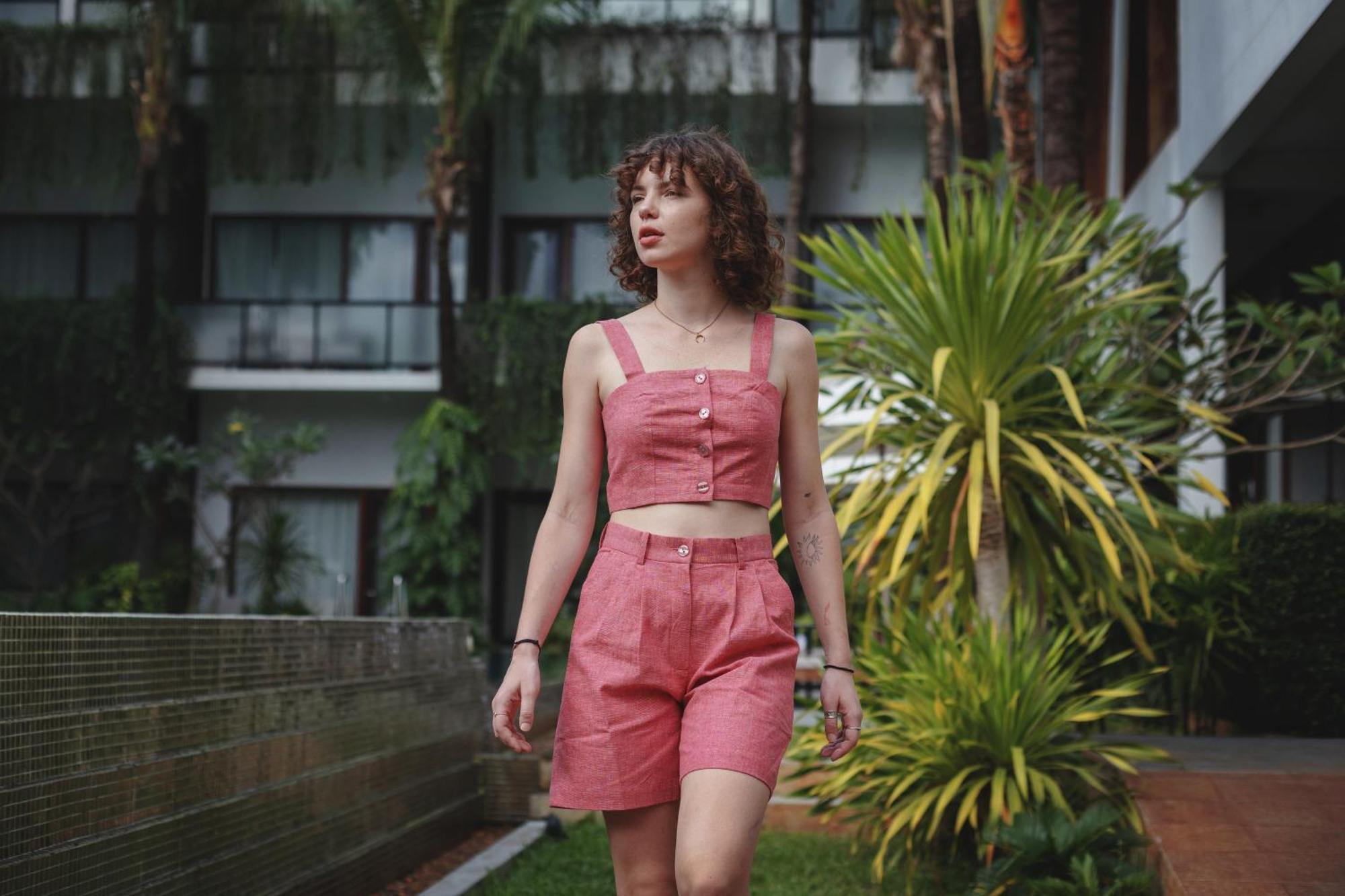 Shintana Saya La Maison Siem Reap Exterior photo A woman wearing a crop top